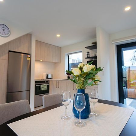 Modern 2 Bedroom Townhouse In Cbd With Parking! Sleeps 5 Christchurch Eksteriør billede