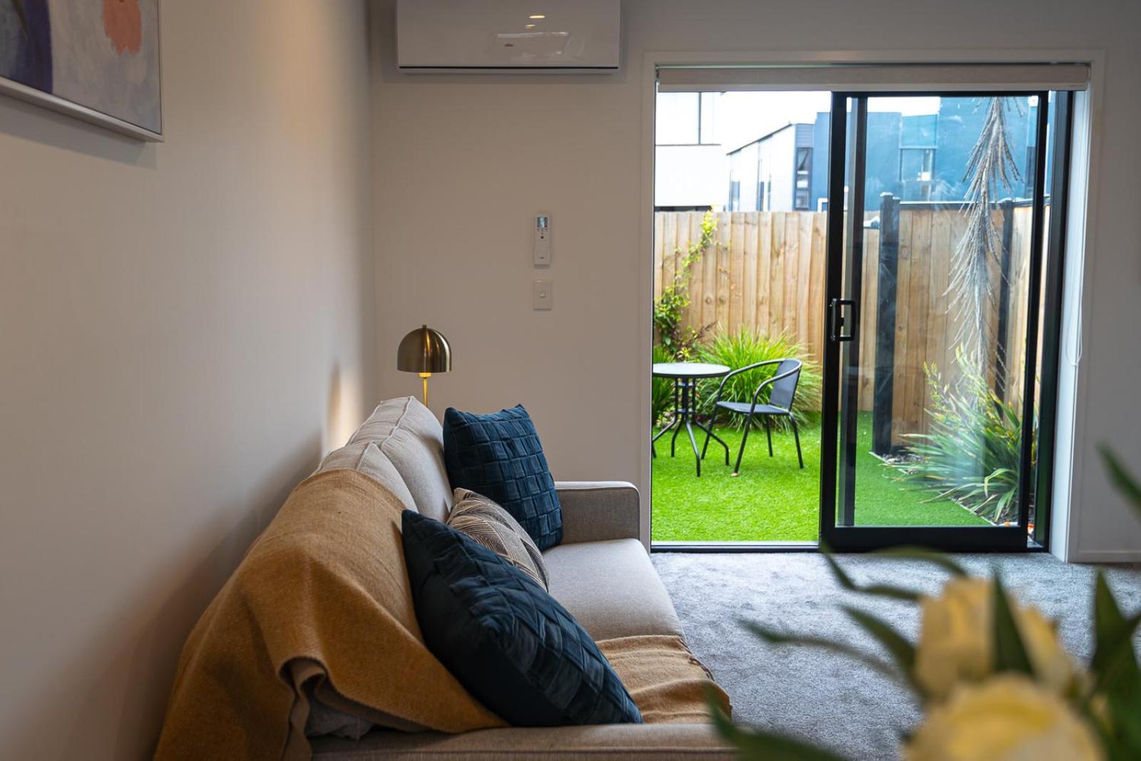 Modern 2 Bedroom Townhouse In Cbd With Parking! Sleeps 5 Christchurch Eksteriør billede