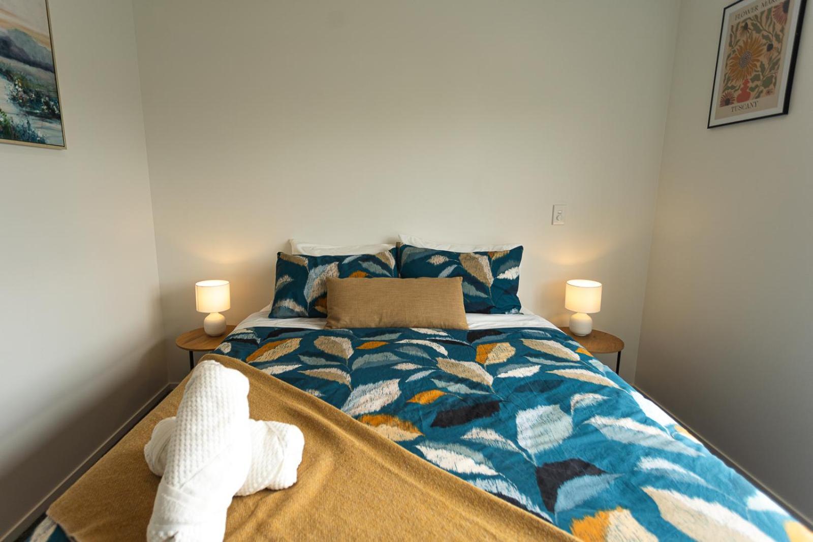 Modern 2 Bedroom Townhouse In Cbd With Parking! Sleeps 5 Christchurch Eksteriør billede