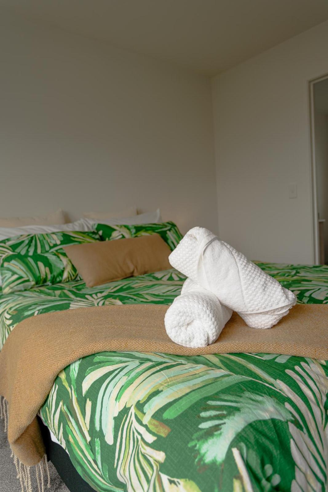 Modern 2 Bedroom Townhouse In Cbd With Parking! Sleeps 5 Christchurch Eksteriør billede