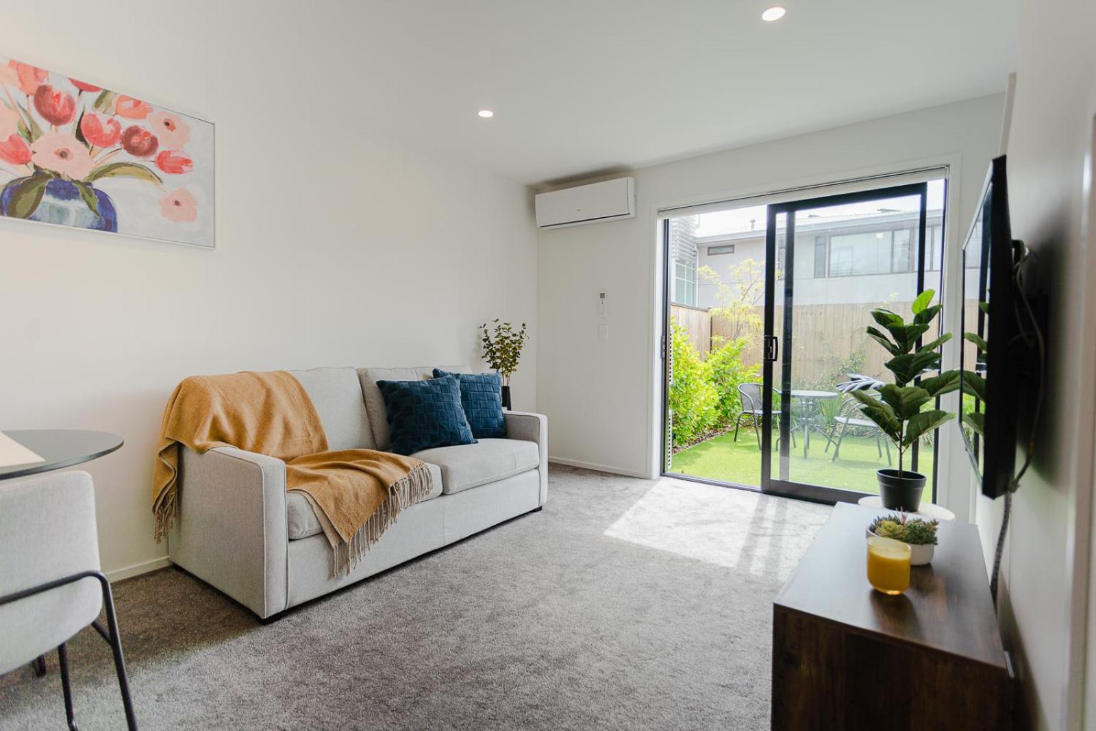 Modern 2 Bedroom Townhouse In Cbd With Parking! Sleeps 5 Christchurch Eksteriør billede
