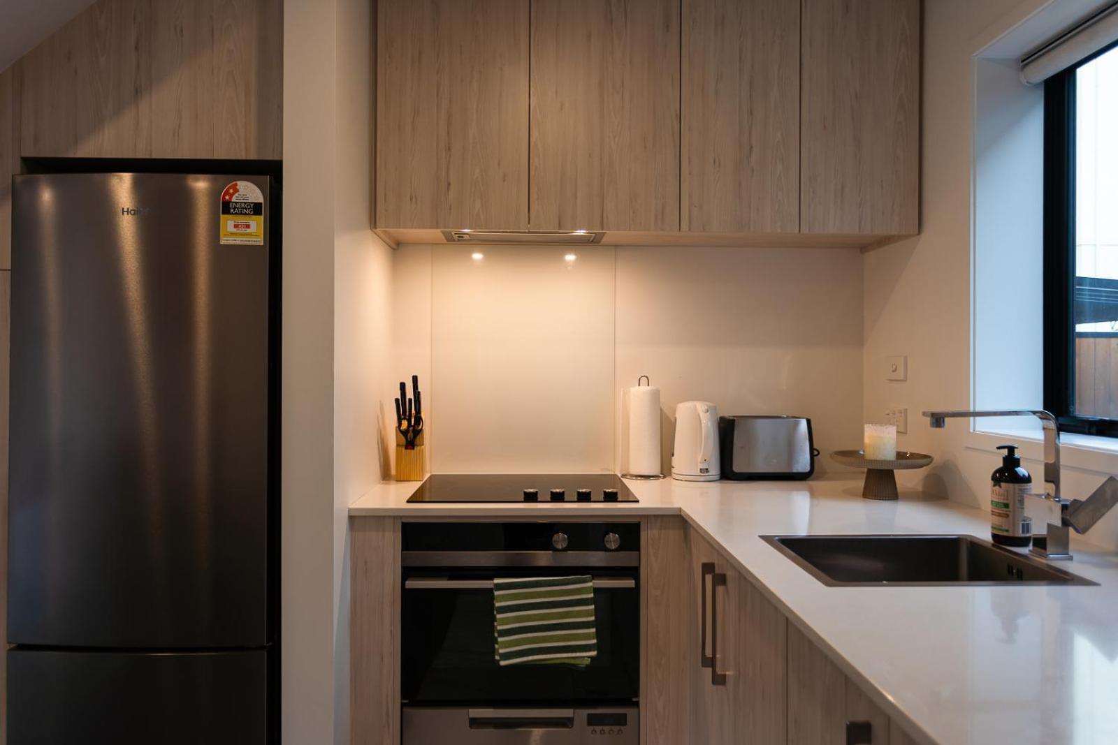 Modern 2 Bedroom Townhouse In Cbd With Parking! Sleeps 5 Christchurch Eksteriør billede