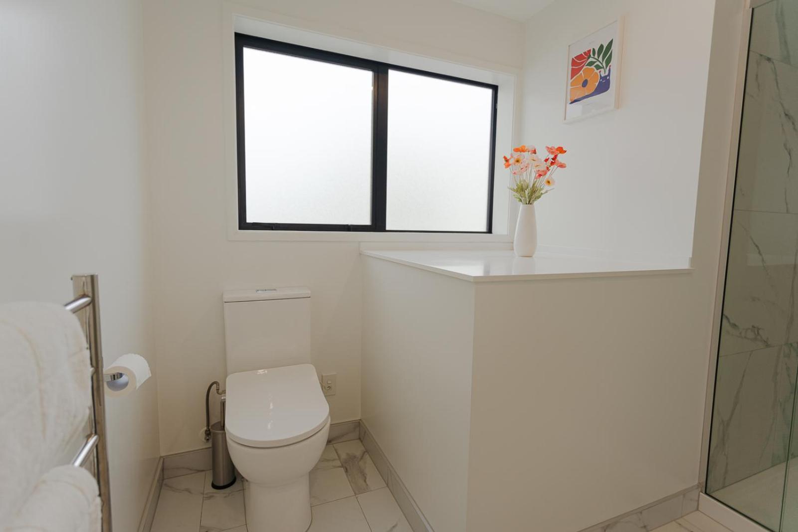 Modern 2 Bedroom Townhouse In Cbd With Parking! Sleeps 5 Christchurch Eksteriør billede