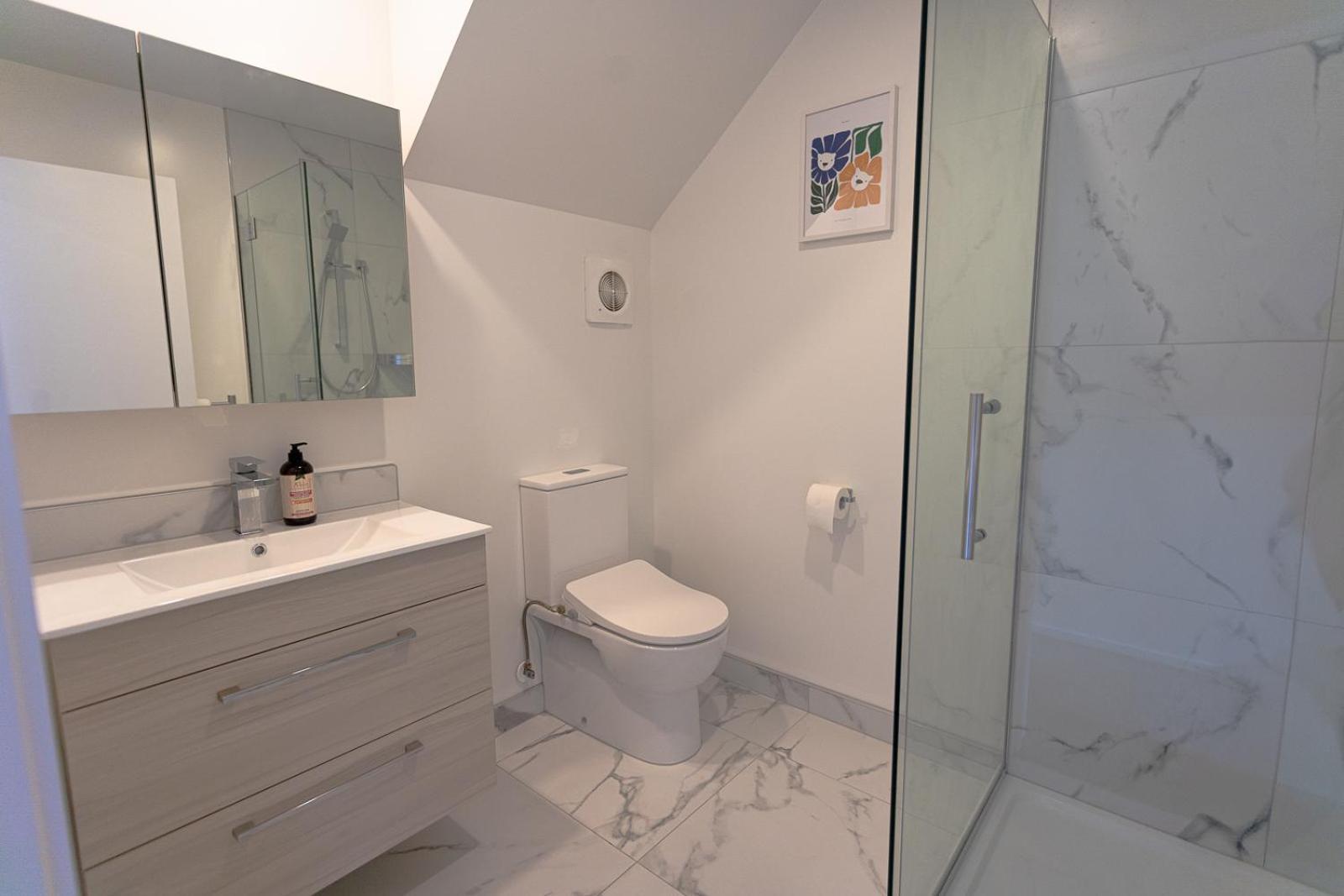 Modern 2 Bedroom Townhouse In Cbd With Parking! Sleeps 5 Christchurch Eksteriør billede