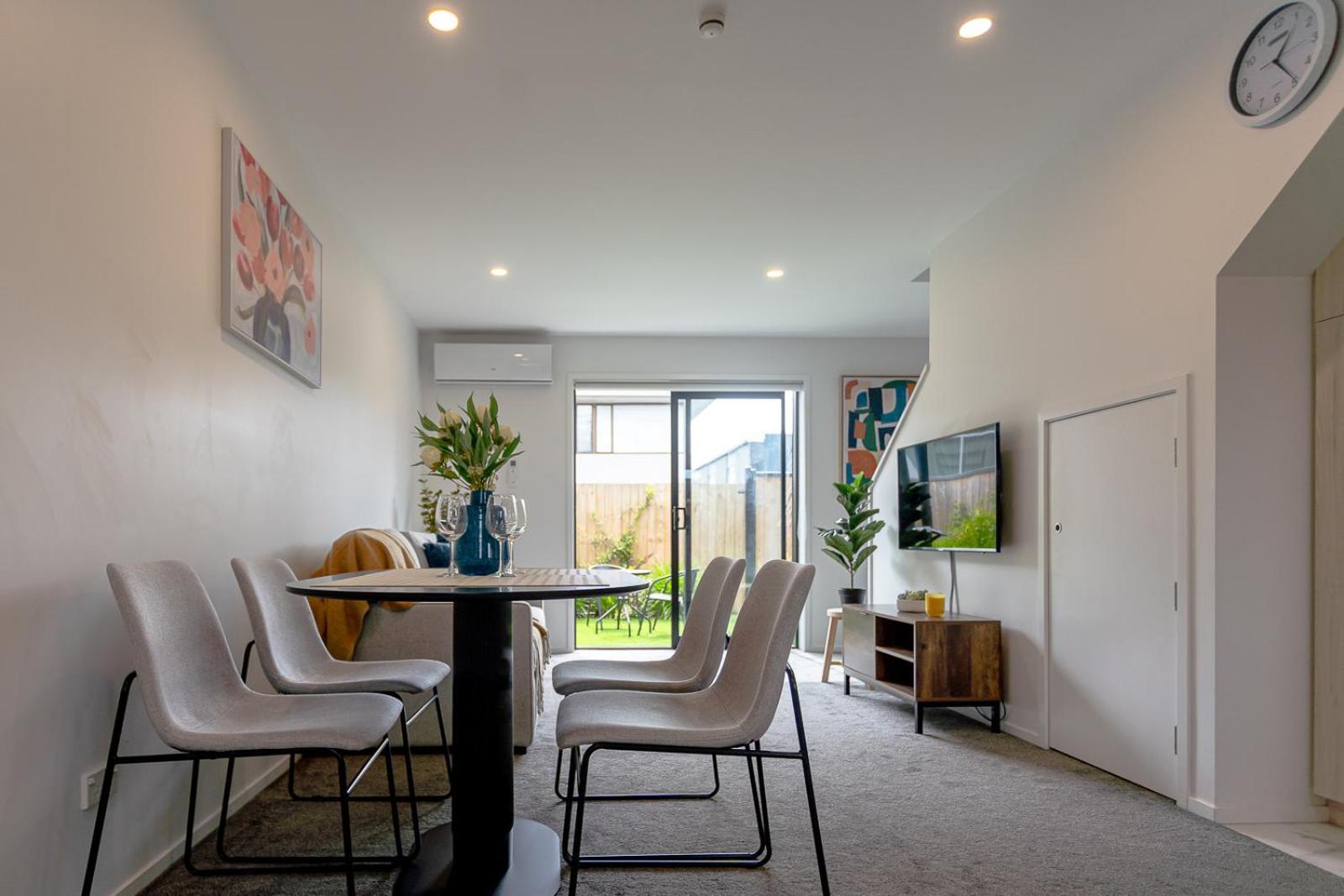 Modern 2 Bedroom Townhouse In Cbd With Parking! Sleeps 5 Christchurch Eksteriør billede