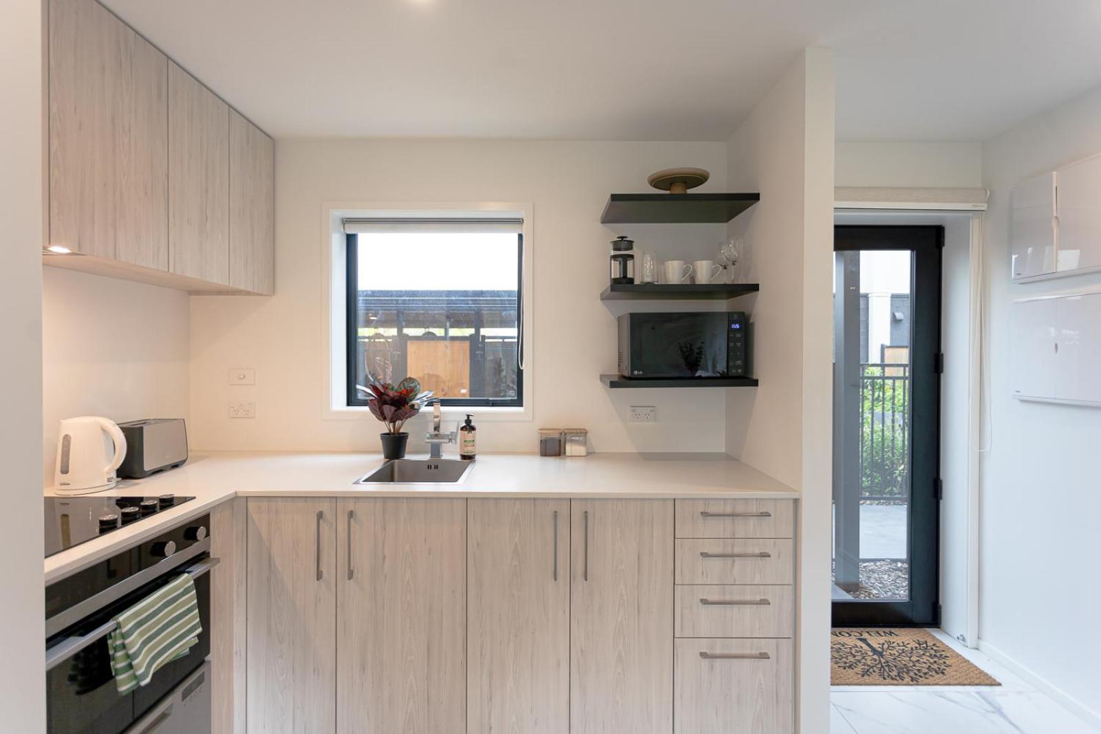 Modern 2 Bedroom Townhouse In Cbd With Parking! Sleeps 5 Christchurch Eksteriør billede